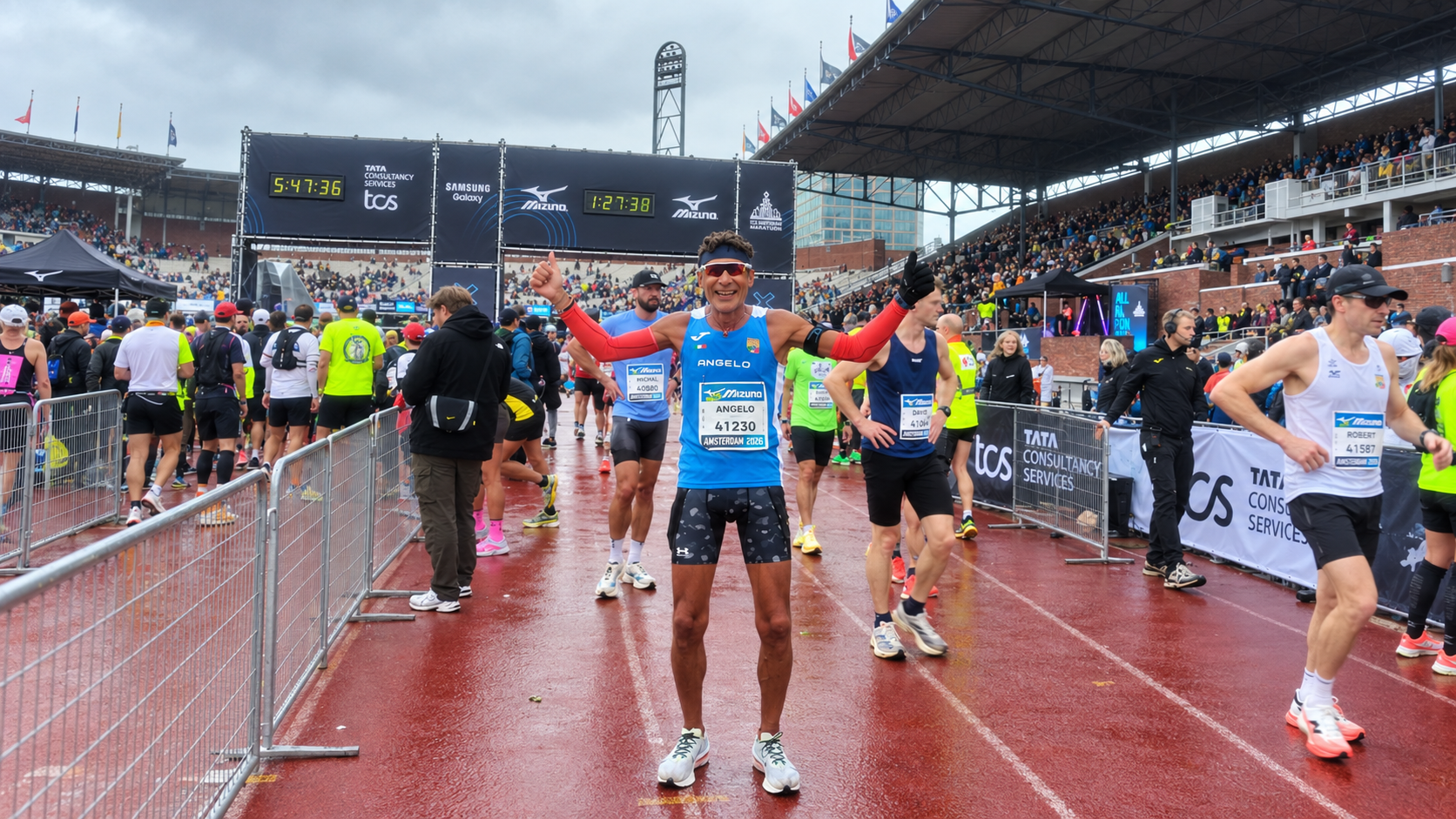 Runner Runritual all'arrivo della mezza maratona di Amsterdam